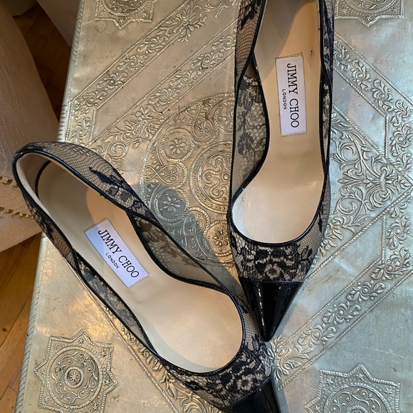 Virtually new lace and patent leather pumps. Jimmy Choo. - Picture 7 of 7